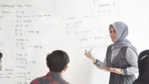berapa gaji dosen swasta